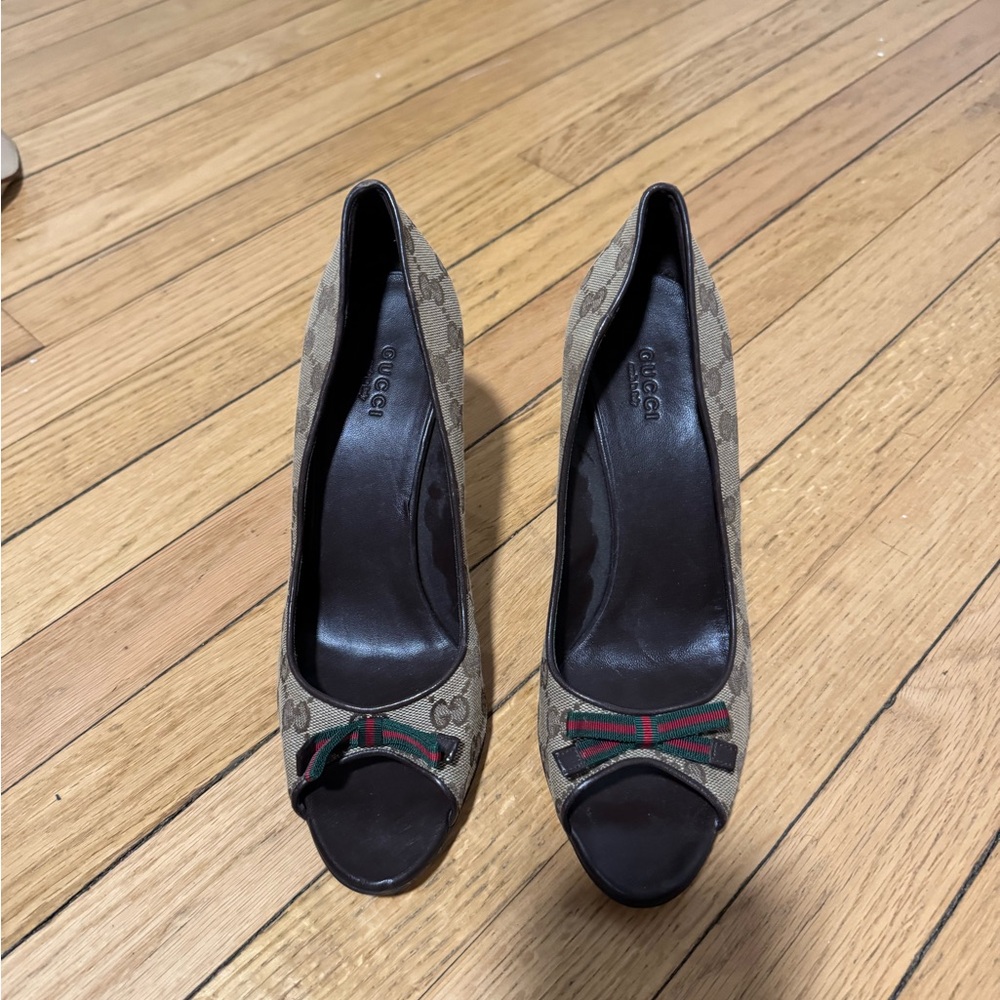 Gucci Women's Black and Brown Peep-Toe Heels